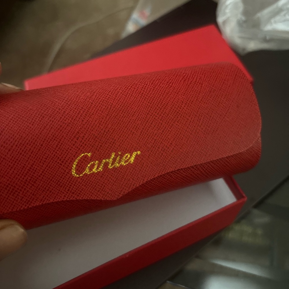 Never worn cartiers!!!! Nice shades for the summer!